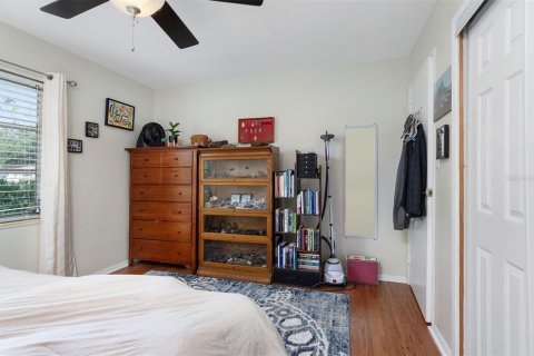 House in Gulfport, Florida 3 bedrooms, 124.02 sq.m. № 1913245 - photo 25