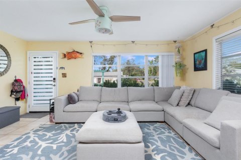 House in Gulfport, Florida 3 bedrooms, 124.02 sq.m. № 1913245 - photo 20