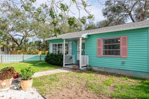 House in Gulfport, Florida 3 bedrooms, 124.02 sq.m. № 1913245 - photo 4