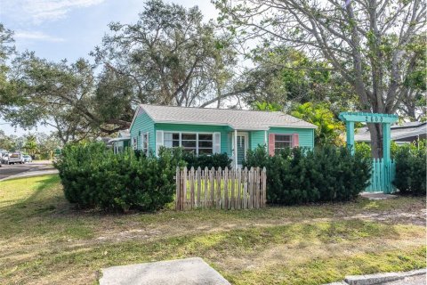 House in Gulfport, Florida 3 bedrooms, 124.02 sq.m. № 1913245 - photo 6