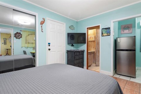 House in Gulfport, Florida 3 bedrooms, 124.02 sq.m. № 1913245 - photo 11