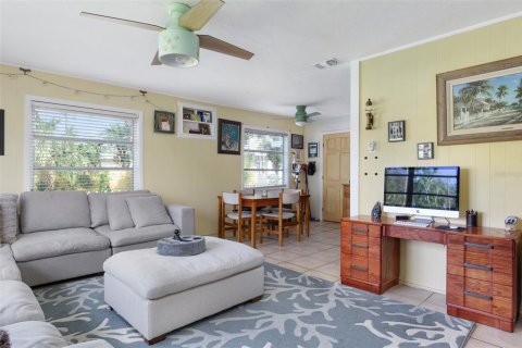 House in Gulfport, Florida 3 bedrooms, 124.02 sq.m. № 1913245 - photo 22