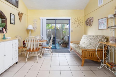House in Gulfport, Florida 3 bedrooms, 124.02 sq.m. № 1913245 - photo 7