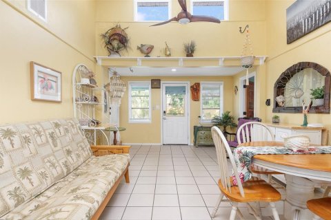 House in Gulfport, Florida 3 bedrooms, 124.02 sq.m. № 1913245 - photo 8