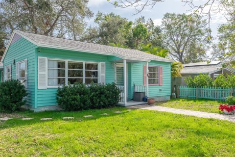 House in Gulfport, Florida 3 bedrooms, 124.02 sq.m. № 1913245 - photo 2