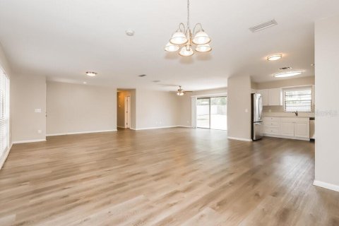 Villa ou maison à louer à Brandon, Floride: 3 chambres, 156.91 m2 № 2436708 - photo 5