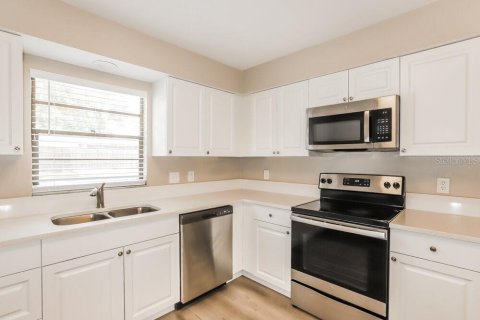 Villa ou maison à louer à Brandon, Floride: 3 chambres, 156.91 m2 № 2436708 - photo 7