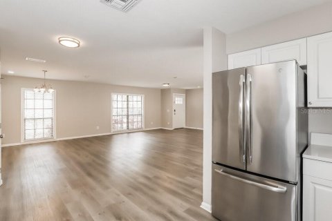 Villa ou maison à louer à Brandon, Floride: 3 chambres, 156.91 m2 № 2436708 - photo 8