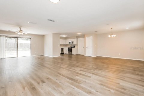Villa ou maison à louer à Brandon, Floride: 3 chambres, 156.91 m2 № 2436708 - photo 3
