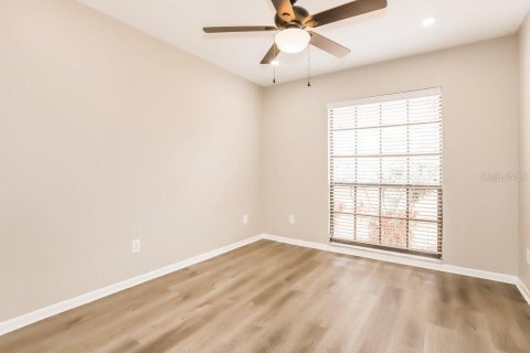 Villa ou maison à louer à Brandon, Floride: 3 chambres, 156.91 m2 № 2436708 - photo 13