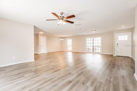 Villa ou maison à louer à Brandon, Floride: 3 chambres, 156.91 m2 № 2436708 - photo 4
