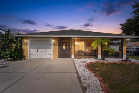 House in Wimauma, Florida 3 bedrooms, 106.47 sq.m. № 2205440