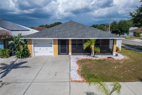 House in Wimauma, Florida 3 bedrooms, 106.47 sq.m. № 2205440 - photo 2