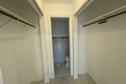 Condo in North Miami Beach, Florida, 2 bedrooms  № 1731958 - photo 7