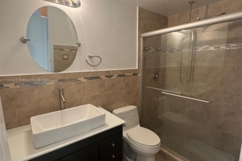 Condo in North Miami Beach, Florida, 2 bedrooms  № 1731958 - photo 12