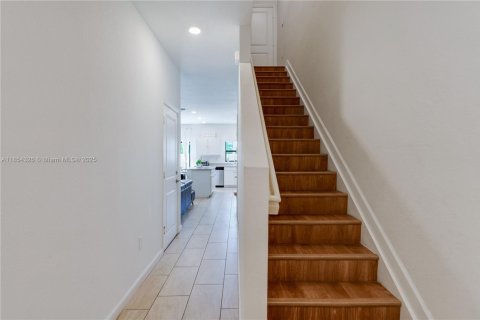 Купить таунхаус в Флорида-Сити, Флорида 3 спальни, 136.19м2, № 1872055 - фото 12