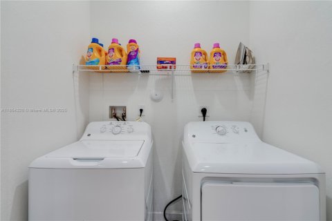 Купить таунхаус в Флорида-Сити, Флорида 3 спальни, 136.19м2, № 1872055 - фото 14