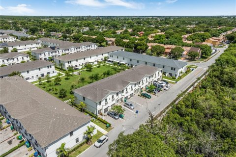 Купить таунхаус в Флорида-Сити, Флорида 3 спальни, 136.19м2, № 1872055 - фото 25