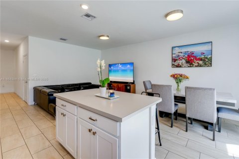 Купить таунхаус в Флорида-Сити, Флорида 3 спальни, 136.19м2, № 1872055 - фото 9