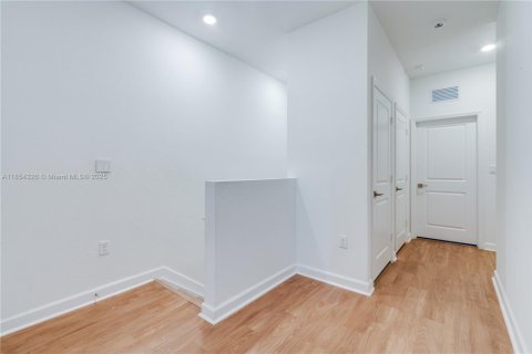 Купить таунхаус в Флорида-Сити, Флорида 3 спальни, 136.19м2, № 1872055 - фото 13