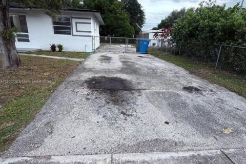 Купить виллу или дом в Вест-Парк, Флорида 3 спальни, 126.16м2, № 1956635 - фото 5