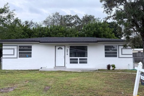 Купить виллу или дом в Вест-Парк, Флорида 3 спальни, 126.16м2, № 1956635 - фото 1