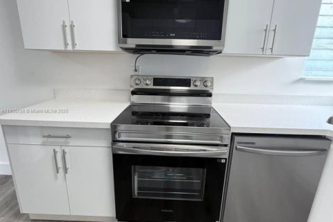 Купить виллу или дом в Вест-Парк, Флорида 3 спальни, 126.16м2, № 1956635 - фото 9