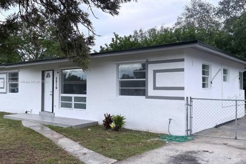 Купить виллу или дом в Вест-Парк, Флорида 3 спальни, 126.16м2, № 1956635 - фото 3