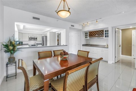 Condo in Indian Shores, Florida, 3 bedrooms  № 1740229 - photo 9
