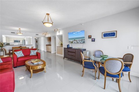 Condo in Indian Shores, Florida, 3 bedrooms  № 1740229 - photo 13