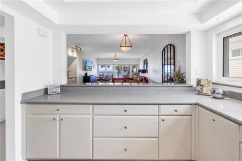 Condo in Indian Shores, Florida, 3 bedrooms  № 1740229 - photo 8