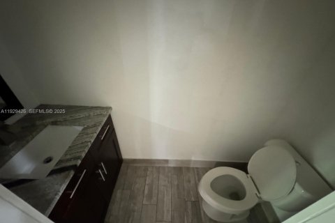 Townhouse in North Lauderdale, Florida 5 bedrooms, 150.5 sq.m. № 1990730 - photo 19