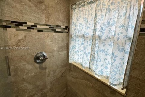 Townhouse in North Lauderdale, Florida 5 bedrooms, 150.5 sq.m. № 1990730 - photo 15