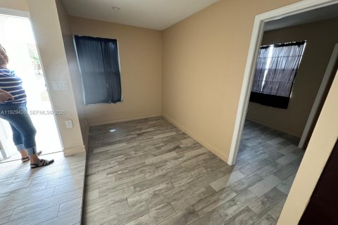 Townhouse in North Lauderdale, Florida 5 bedrooms, 150.5 sq.m. № 1990730 - photo 16