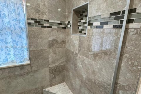 Townhouse in North Lauderdale, Florida 5 bedrooms, 150.5 sq.m. № 1990730 - photo 13