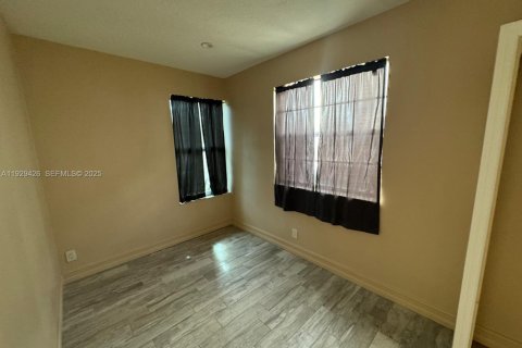 Townhouse in North Lauderdale, Florida 5 bedrooms, 150.5 sq.m. № 1990730 - photo 28