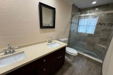 Townhouse in North Lauderdale, Florida 5 bedrooms, 150.5 sq.m. № 1990730 - photo 10