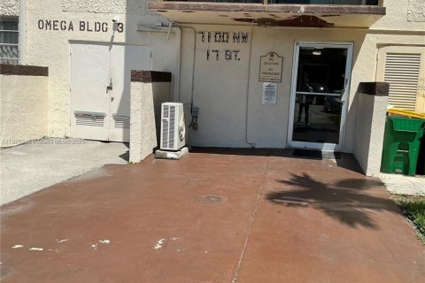 Condominio en venta en Plantation, Florida, 1 dormitorio, 89.19 m2 № 1921332 - foto 16