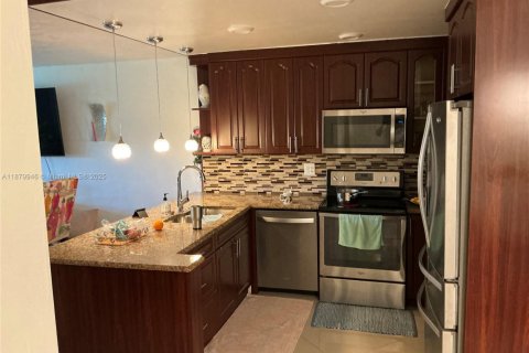 Condominio en venta en Plantation, Florida, 1 dormitorio, 89.19 m2 № 1921332 - foto 2