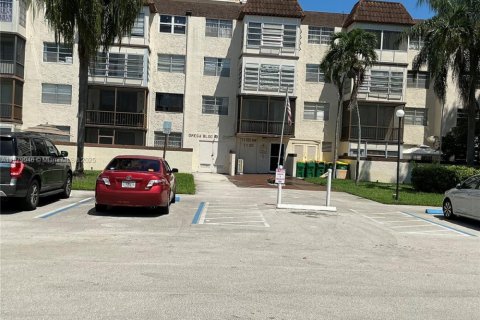 Condominio en venta en Plantation, Florida, 1 dormitorio, 89.19 m2 № 1921332 - foto 1