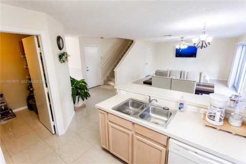 Купить виллу или дом в Порт-Сент-Луси, Флорида 3 спальни, 229.56м2, № 1996388 - фото 18