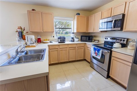 Купить виллу или дом в Порт-Сент-Луси, Флорида 3 спальни, 229.56м2, № 1996388 - фото 13