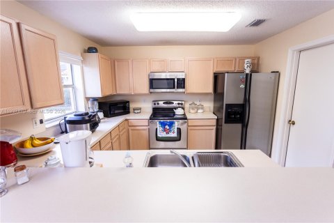 Купить виллу или дом в Порт-Сент-Луси, Флорида 3 спальни, 229.56м2, № 1996388 - фото 15