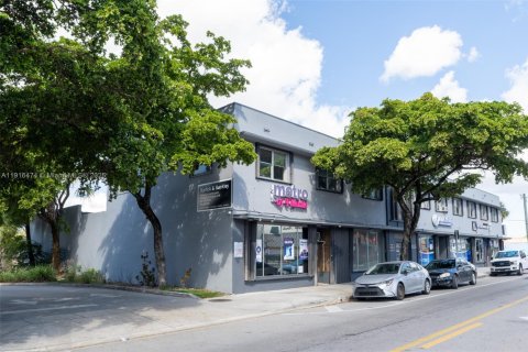 Commercial property in Miami, Florida № 1973801 - photo 9