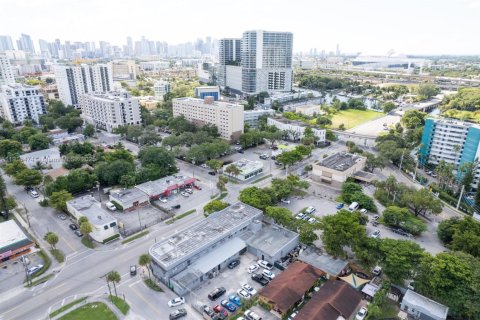 Commercial property in Miami, Florida № 1973801 - photo 5