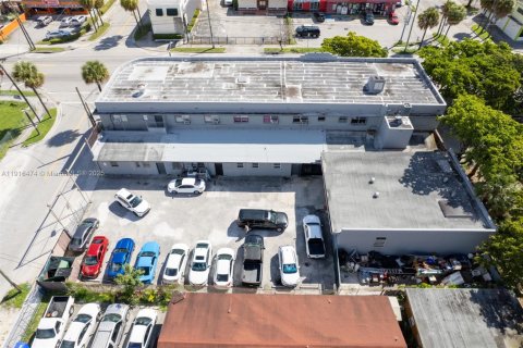 Commercial property in Miami, Florida № 1973801 - photo 3