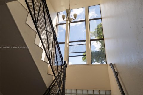 Commercial property in Miami, Florida № 1973801 - photo 12