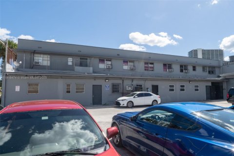 Commercial property in Miami, Florida № 1973801 - photo 6