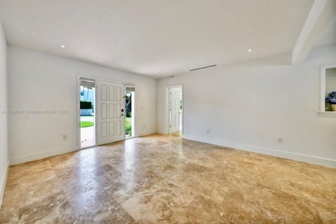 Снять в аренду виллу или дом в Ки-Бискейн, Флорида 4 спальни, 202.25м2, № 1950577 - фото 15