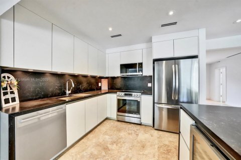 Снять в аренду виллу или дом в Ки-Бискейн, Флорида 4 спальни, 202.25м2, № 1950577 - фото 8